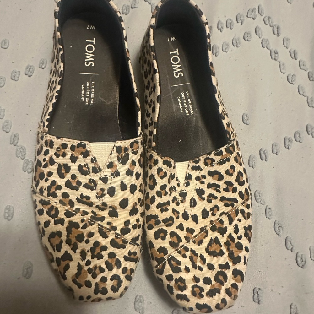 Toms Brown and Black Flats Versatile Slip-On Loafers